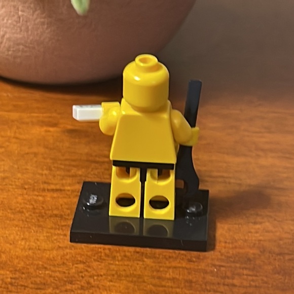 LEGO mini-figures series 1 crash test dummy. All parts included. - Picture 2 of 2